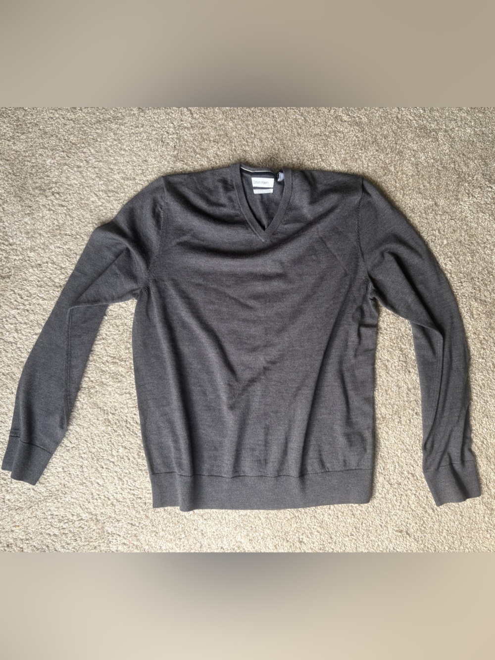 Calvin Klein Men's extra fine merino V-Neck Sweater in Charcoal large
